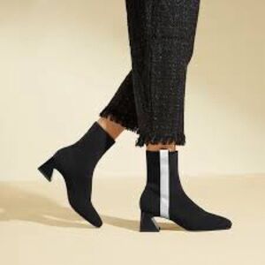 Vivaia Regina Sz 7.5 (38) Stretch Booties Black with Silver Stripe